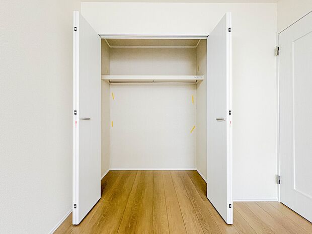 【収納】各部屋を最大限に広く使って頂ける様、全居住スペースに収納付。プライベートルームはゆったりと快適に。