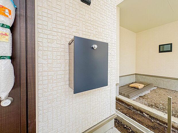 【宅配ボックス】ネットショッピングなどでお買い物したものの受け取りに手間が省けます。