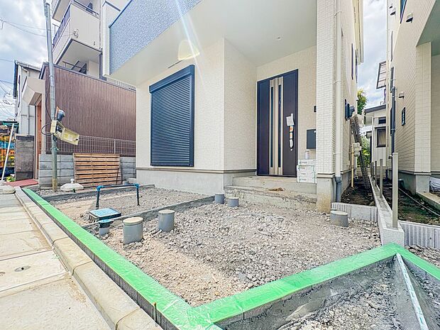【駐車場】毎日の生活にマイカーが必須という方は、購入を検討する際、駐車場があることは大事な条件です。毎日の通勤や家族の送迎、買い物やお出かけなどクルマのある暮らしを満喫したい方は要チェック。…