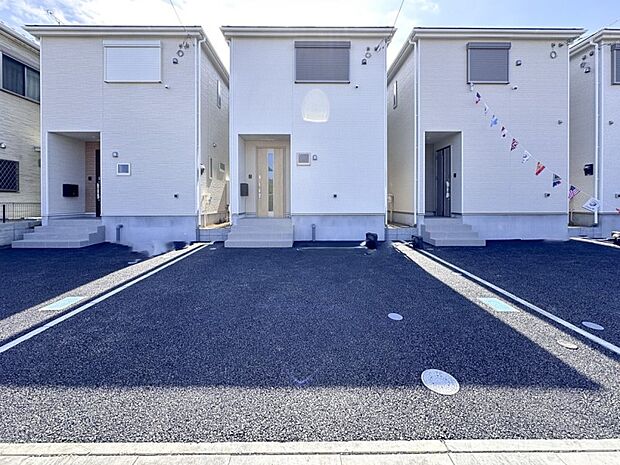 毎日の生活にマイカーが必須という方は、購入を検討する際、駐車場があるか要チェックです。