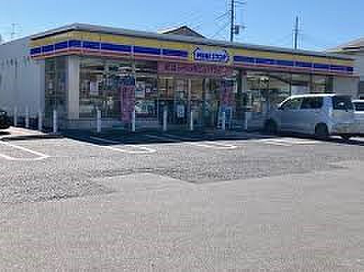 コンビニ 672m ミニストップ伊奈中央店(冷たいスウィーツ、温かいスウィーツなどで有名な中堅コンビニ。コールドスウィーツがミニストップの看板商品です。できたてのおいしさを提供するミニストッ…