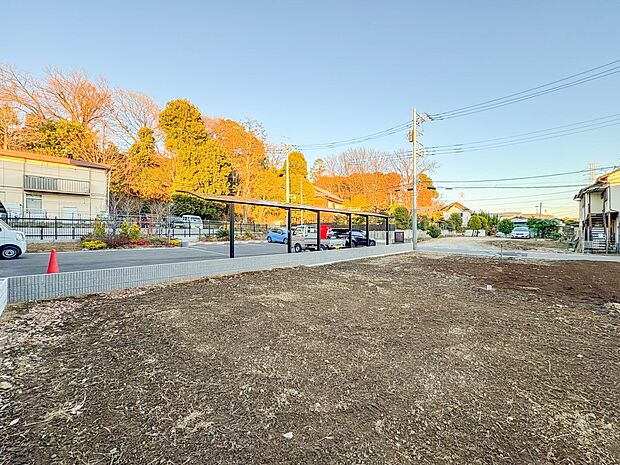 【現地】陽当りが良いと、洗濯物が乾きやすいですし、湿気やカビの心配も減るので快適です。寒い冬の日でも、日差しが届くと家の中が暖かくなりますね。