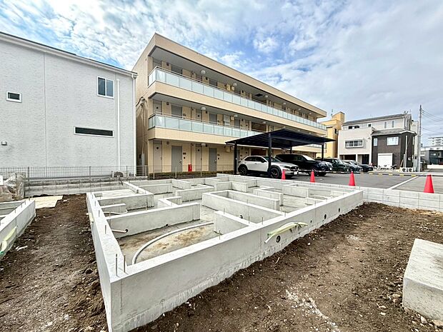 【外観】家族の温かさと陽光の暖かさ、楽しい毎日と明るい未来を予感させる「空間が織り成すひとつ先の住み心地」を演出します。