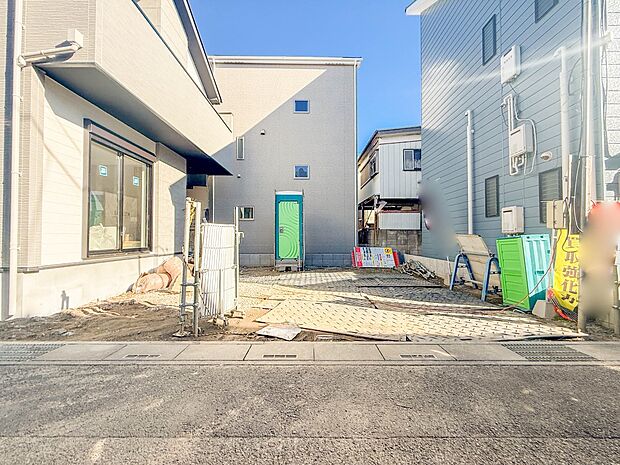 【駐車場】毎日の生活にマイカーが必須という方は、購入を検討する際、駐車場があることは大事な条件です。毎日の通勤や家族の送迎、買い物やお出かけなどクルマのある暮らしを満喫したい方は要チェック。…