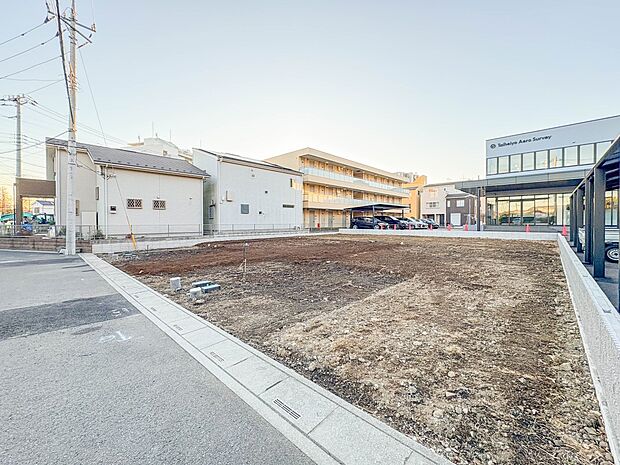 【現地土地写真】陽当りや通風性など各所に施された工夫で住みやすさを実現。部屋の大きさや周辺環境・街並など、資料には掲載していない情報が現地にはたくさんございます。是非ご確認下さい。