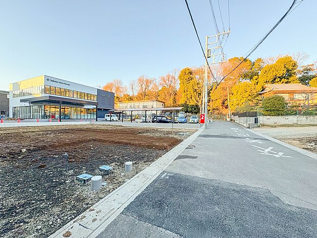 【前面道路】車の通行が少ないので、静かな住環境を維持することができます。