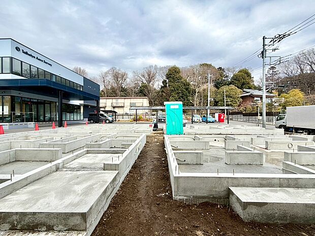 【外観】家族の温かさと陽光の暖かさ、楽しい毎日と明るい未来を予感させる「空間が織り成すひとつ先の住み心地」を演出します。