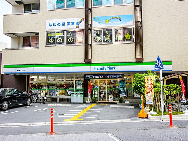コンビニ 750m ファミリーマート南浦和3丁目店(ファミリーマート南浦和3丁目店(ファミリーマートの強さは、少量のお惣菜を売るファミデリカとドラッグストアと組んだコラボ。サラダを中心にした…