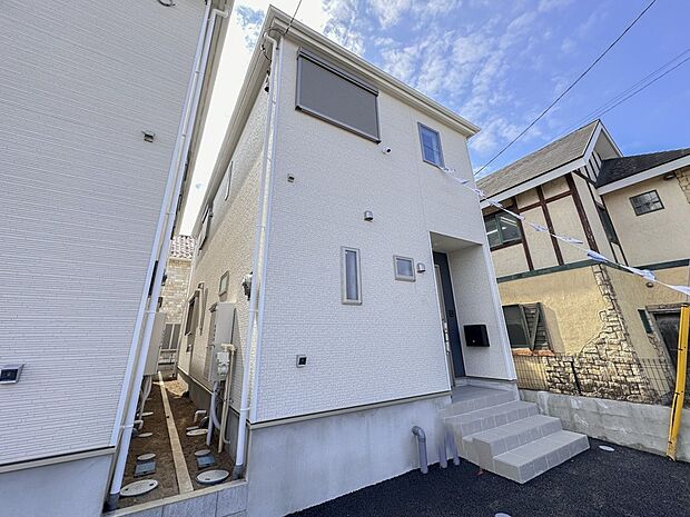 家は一生のお買物。自分ならではの家族ならではの、家にしたい。書斎を設ける。子どものプレイングルームを設ける。趣味のオーディオルームを設置する。夢を追うオンリーワンの家です。