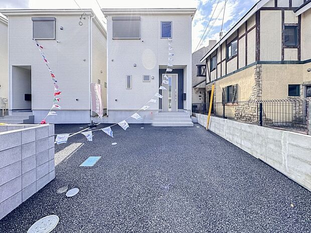 毎日の生活にマイカーが必須という方は、購入を検討する際、駐車場があるか要チェックです。