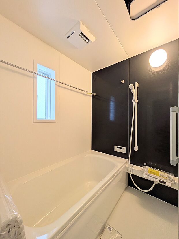 【Bathroom】一日の疲れを癒してくれるお風呂空間。使いやすさと上質な質感を両立して、単なる習慣から特別な時間に変わるはず。