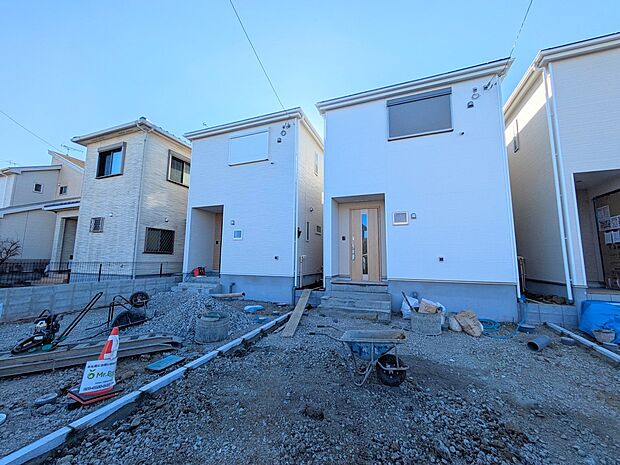 【駐車場】ゆったりとした駐車スペースを確保。大きめのお車でもOK。