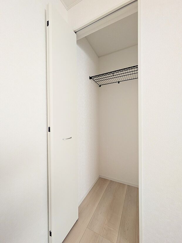 こちらの物件が少しでも気になるようでしたら、お気軽にお問合せください。人生でいちばん大きなお買い物ですので、ゆっくりご見学ください。ネット上の画像と実際の見学では、リアル感がまるで違います。…