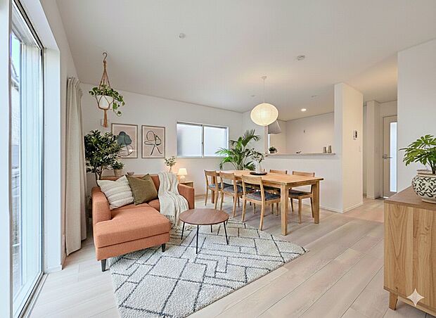 【リビングダイニング】しっかりとした広さがあるのでルームメイク自由自在！