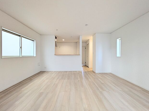 【ダイニングキッチン】会話でホッとコミュニケーションできるリビング。料理でホッとハピネスになるキッチンなど。人をホッとさせる最新設備・仕様を採用しています。