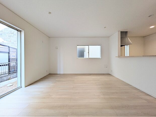 【ダイニング】家族の様子が見えやすいダイニングスペース