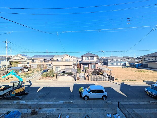朝の澄んだ空気や、夕方に吹く清々しい風を五感で感じられるバルコニー。屋外にあって、住まいの中でも本当の自然を感じられるスペースです。