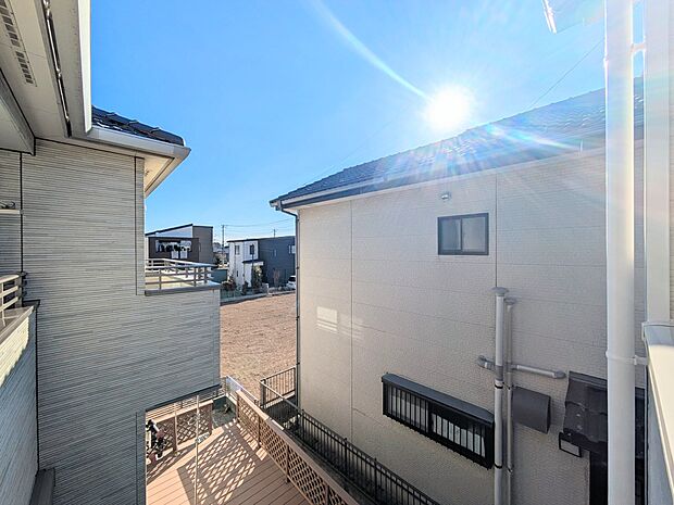 【眺望】少し優雅に、眺望の良い部屋で新生活をしてみませんか？眺望や窓からの景色が良いと、家で過ごす時間も快適です。