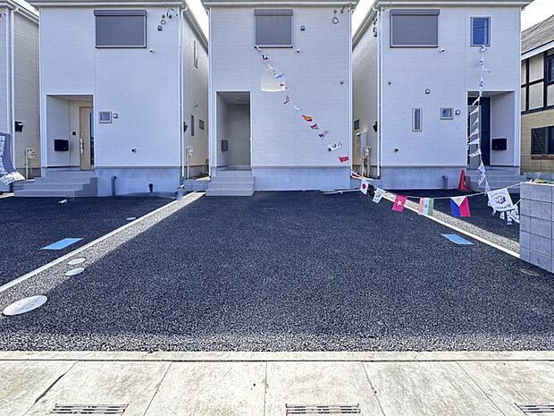 毎日の生活にマイカーが必須という方は、購入を検討する際、駐車場があるか要チェックです。