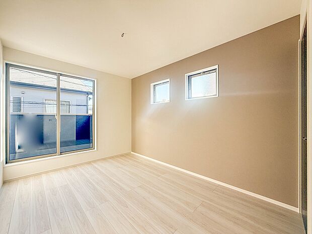 【寝室6帖】シンプルな内装はおしゃれのポイントです。シンプルは華美より飽きがこないからです。色や模様でおしゃれ感をだす。それがシンプルイズビューティーです。