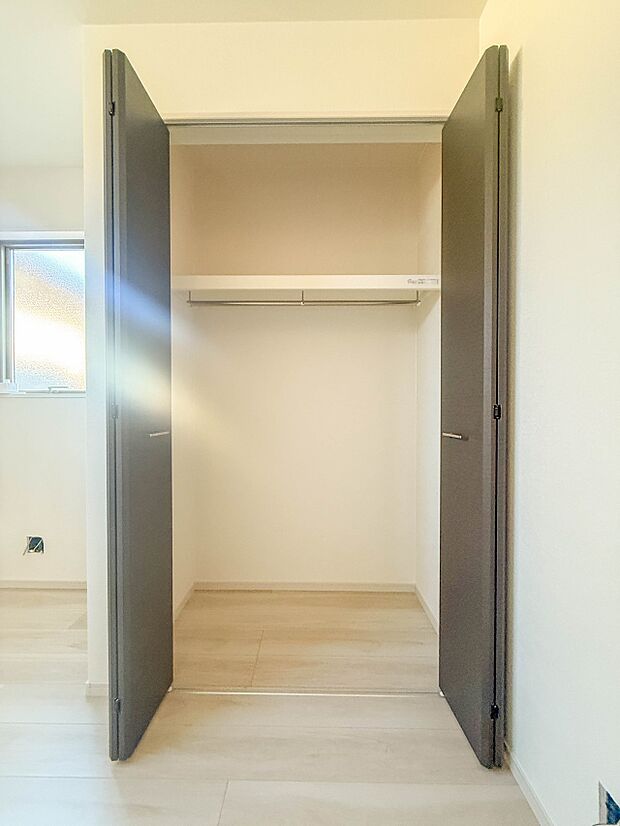 【収納】各部屋を最大限に広く使って頂ける様、全居住スペースに収納付。プライベートルームはゆったりと快適に。