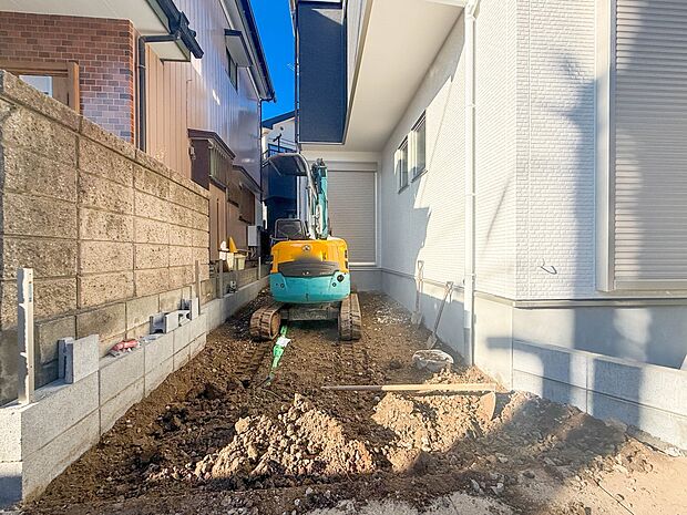 【駐車場】毎日の生活にマイカーが必須という方は、購入を検討する際、駐車場があることは大事な条件です。毎日の通勤や家族の送迎、買い物やお出かけなどクルマのある暮らしを満喫したい方は要チェック。…