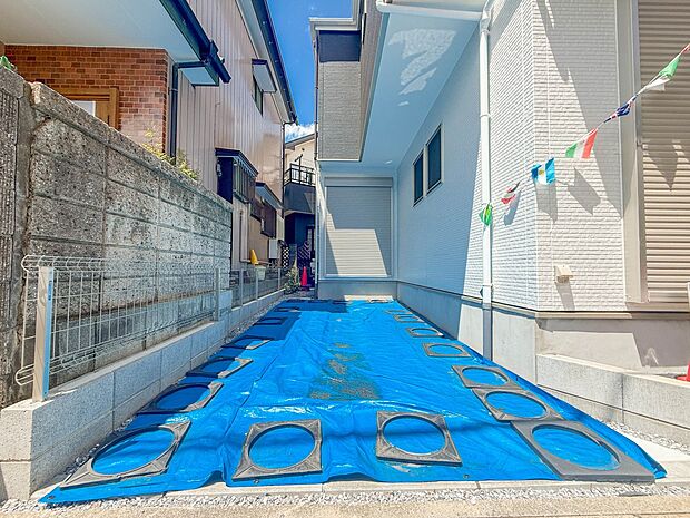 【駐車場】毎日の生活にマイカーが必須という方は、購入を検討する際、駐車場があることは大事な条件です。毎日の通勤や家族の送迎、買い物やお出かけなどクルマのある暮らしを満喫したい方は要チェック。…