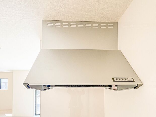 【レンジフード】調理の際に発生する汚れた空気(二酸化炭素、油煙、水蒸気、ニオイなど)を、ダクトを通して屋外に排出しています。