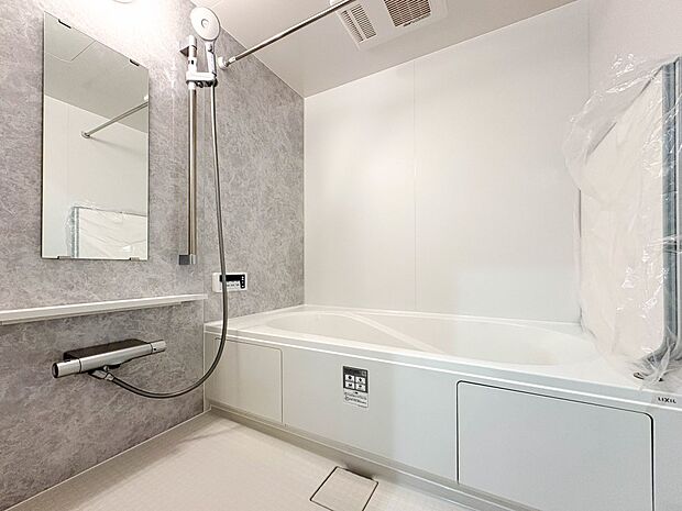 【浴室】一日の疲れを癒してくれるお風呂空間。使いやすさと上質な質感を両立して、単なる習慣から特別な時間に変わるはず。【2号棟】