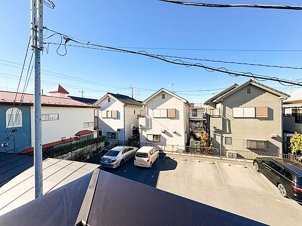 【眺望】朝の澄んだ空気や、夕方に吹く清々しい風を五感で感じられるバルコニー。【2号棟】