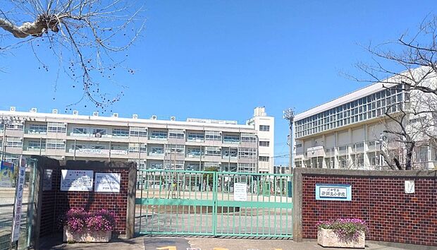 小学校 800m 川口市立新郷東小学校