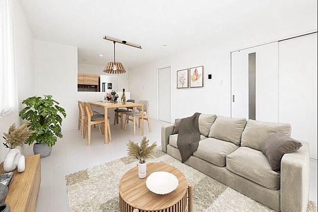 【リビング】 整然とした空間演出、快適な理想の暮らしの実現は家のみの拘りではなく、そこで暮らす方々にとって素敵な環境であることも挙げられると思います。※CG加工にて家具を配置しております。…