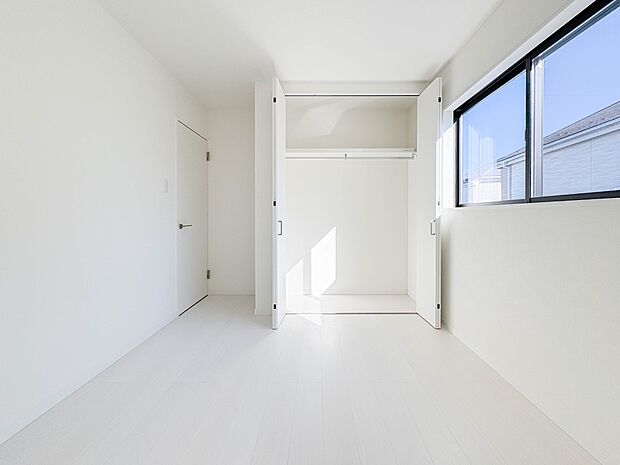 【収納】各部屋を最大限に広く使って頂ける様、全居住スペースに収納付。プライベートルームはゆったりと快適に。