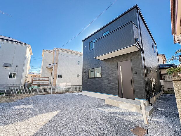 【外観】家族の温かさと陽光の暖かさ、楽しい毎日と明るい未来を予感させる「空間が織り成すひとつ先の住み心地」を演出します。