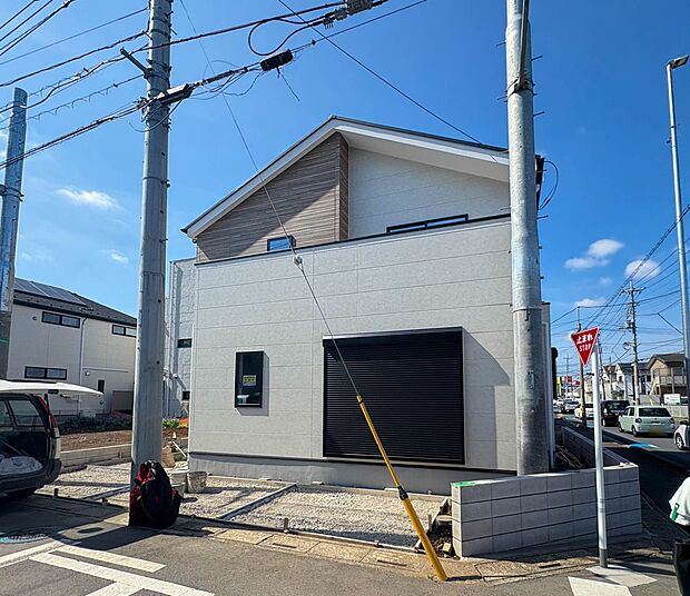 【外観】JR『土呂』駅徒歩15分の好立地。角地につき、開放的な敷地を有する2階建となっております。