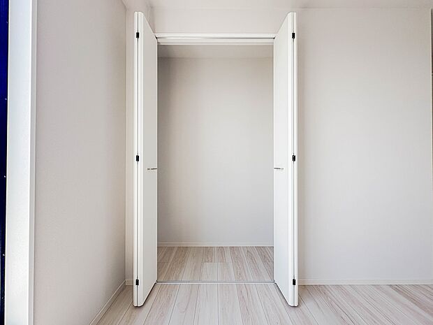 【収納】各部屋を最大限に広く使って頂ける様、全居住スペースに収納付。プライベートルームはゆったりと快適に。