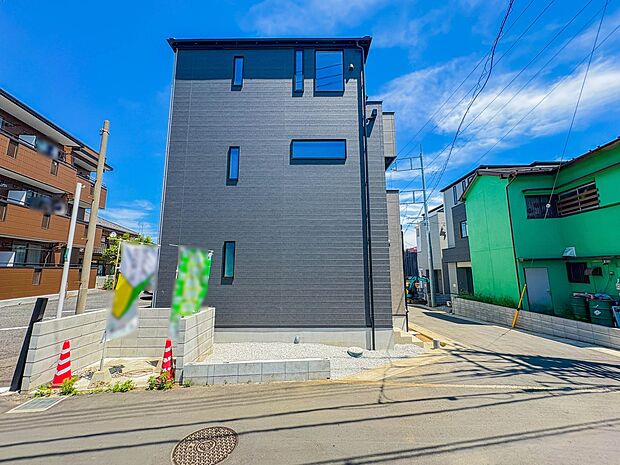 【前面道路】車の通行が少ないので、静かな住環境を維持することができます。