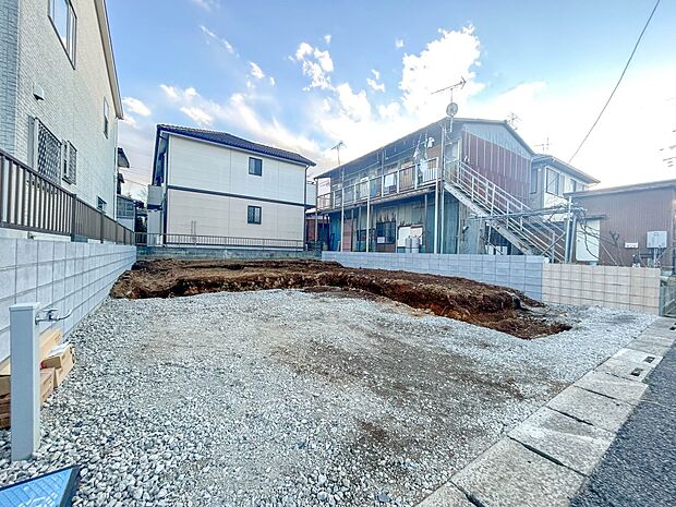 【外観】家は一生のお買物。自分ならではの家族ならではの、家にしたい。書斎を設ける。子どものプレイングルームを設ける。趣味のオーディオルームを設置する。夢を追うオンリーワンの家です。