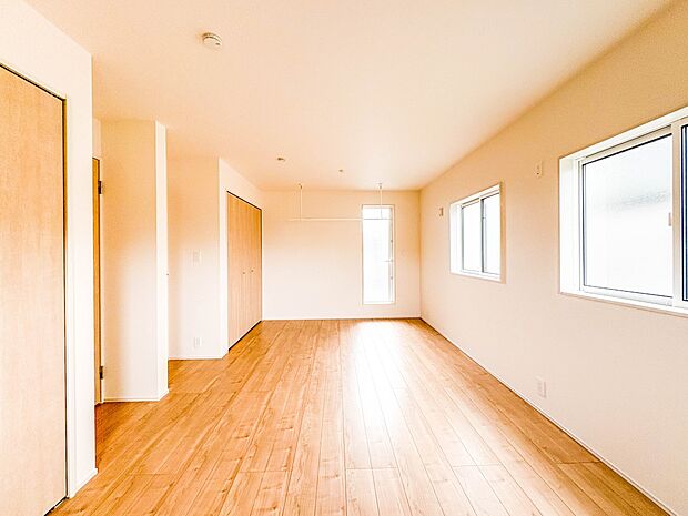 5号棟【洋室10帖】充実した生活は伸びやかな居室空間から始まります。快適に・伸びやかに。心の潤いを求める方々へ。