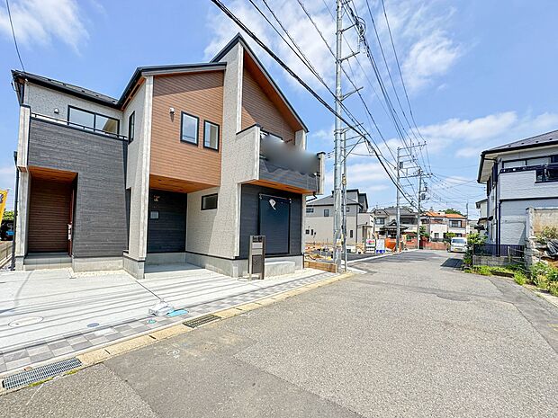 【駐車場】毎日の生活にマイカーが必須という方は、購入を検討する際、駐車場があることは大事な条件です。毎日の通勤や家族の送迎、買い物やお出かけなどクルマのある暮らしを満喫したい方は要チェック!…