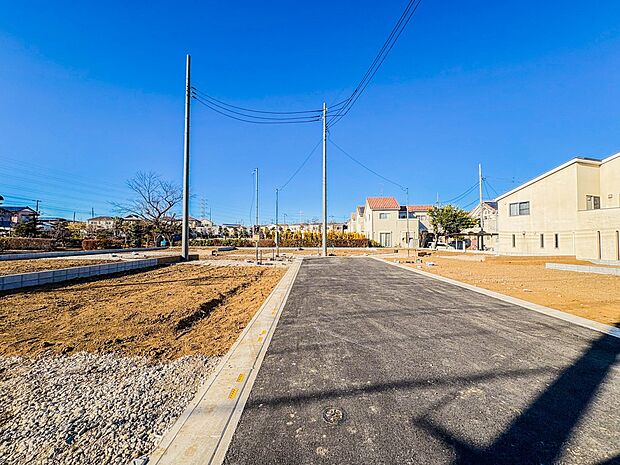 【前面道路】車の通行が少ないので、静かな住環境を維持することができます。