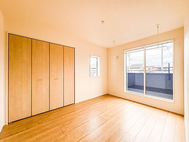 6号棟【洋室6帖】充実した生活は伸びやかな居室空間から始まります。快適に・伸びやかに。心の潤いを求める方々へ。