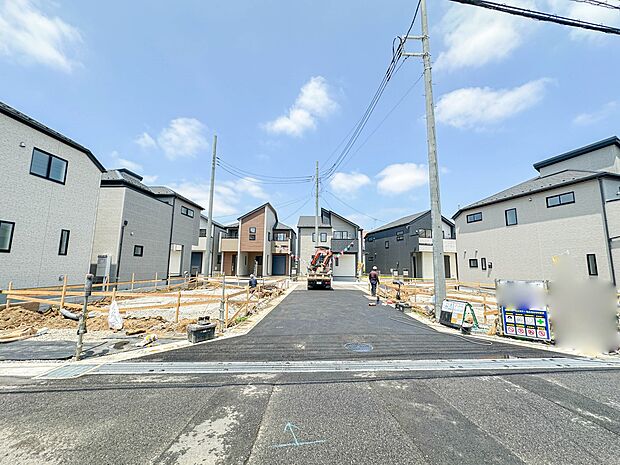 【前面道路】車の通行が少ないので、静かな住環境を維持することができます。