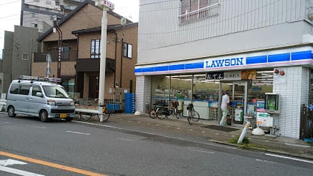 コンビニ 455m ローソン鳩ケ谷店(新・企業スローガンは「マチのほっとステーション」。「圧倒的な美味しさ」「人への優しさ」「地球(マチ)への優しさ」の3つの約束で社会の課題に応えていきます…