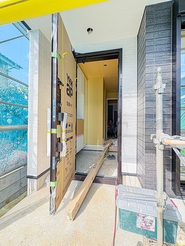 【玄関】玄関はおうちの顔と言われます。玄関アプローチは、外観デザインの印象を左右します。