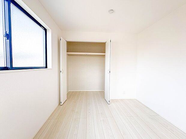 【収納】各部屋を最大限に広く使って頂ける様、全居住スペースに収納付。プライベートルームはゆったりと快適に。