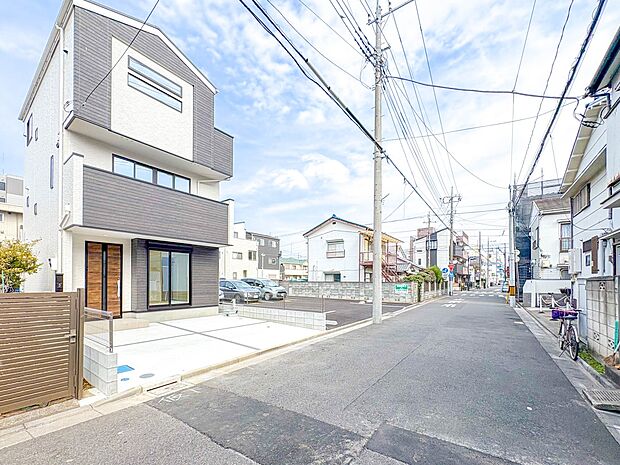 【前面道路】車の通行が少ないので、静かな住環境を維持することができます。