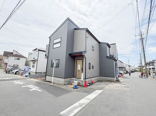 2号棟【外観】家は一生のお買物。自分ならではの家族ならではの、家にしたい。書斎を設ける。子どものプレイングルームを設ける。趣味のオーディオルームを設置する。夢を追うオンリーワンの家です。