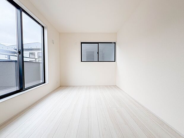 2号棟【洋室6帖】充実した生活は伸びやかな居室空間から始まります。快適に・伸びやかに。心の潤いを求める方々へ。