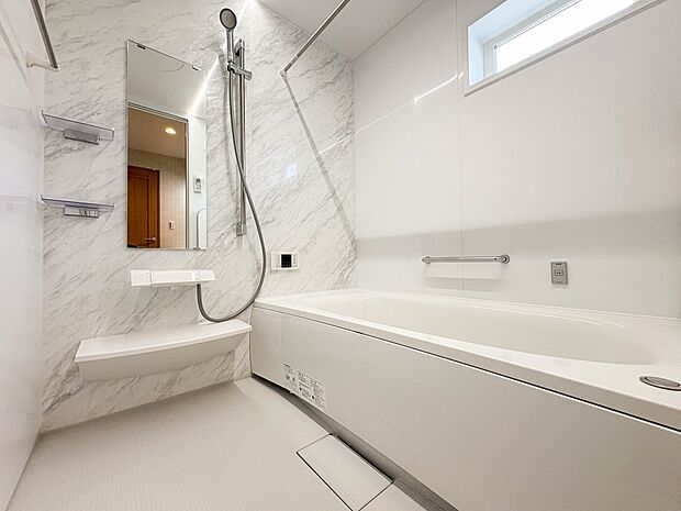 【浴室】一日の疲れを癒してくれるお風呂空間。使いやすさと上質な質感を両立して、単なる習慣から特別な時間に変わるはず。